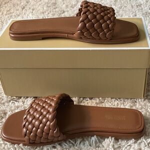 💐NEW IN BOX!  Michael Kors Amelia Brown  Flats - size 6.5